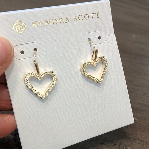 NEW Kendra Scott Sophee Heart Drop Earrings in Gold - Picture 5 of 7